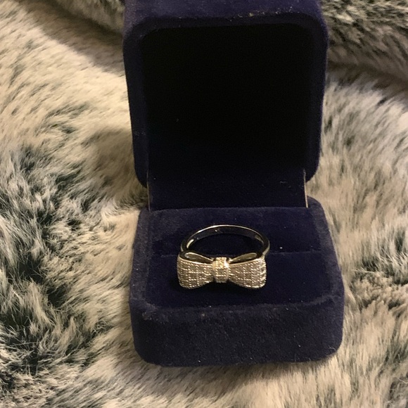 ❤️Exquisite Silver Fashion Bow Ring in Size 7, 8 and 9❤️ - Picture 6 of 7